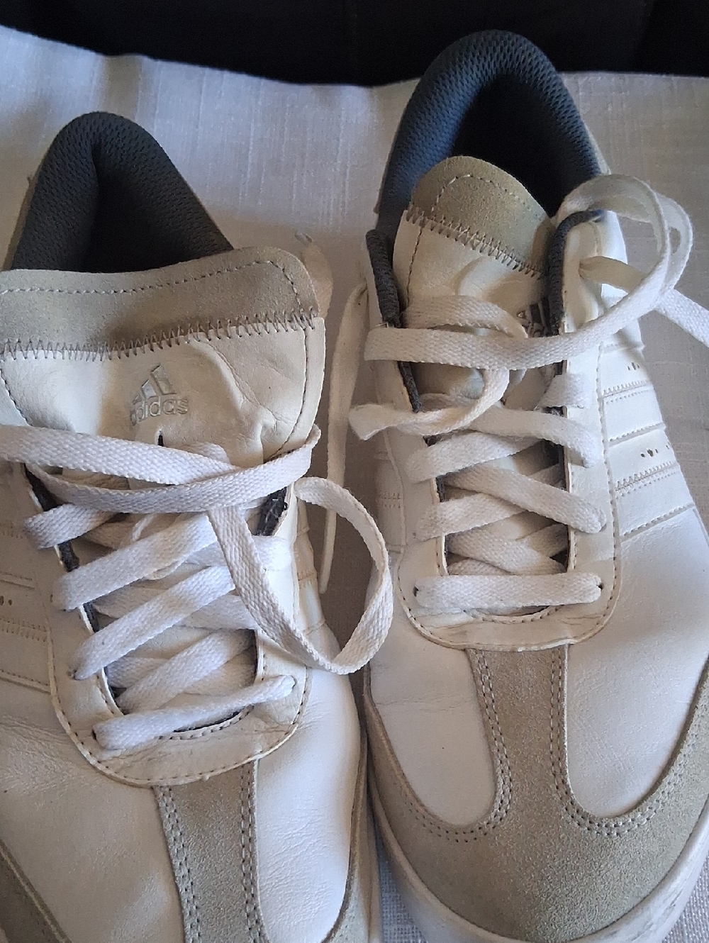 adidas Men’s White and Tan Low-Top Sneakers